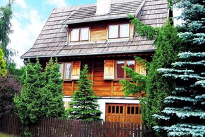 House | Exterior - Log House by Lake Tajty, Masurian Lakes Trail (Gizycko)