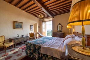 12 chambres, fer et planche à repasser, Wi-Fi gratuit, draps fournis