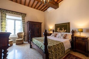 12 bedrooms, iron/ironing board, free WiFi, bed sheets