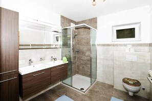 Apartment | Bathroom - Apartment in Fugenberg Near Spieljochbahn (Fuegenberg)