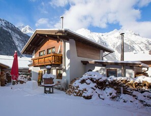 House | Exterior - Large Holiday Home With Garden and Balcony in Otztal (Laengenfeld)