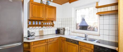 House | Private kitchen | Stovetop, electric kettle
