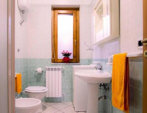 Apartment | Bathroom | Shower - Apartment in Marina di Ascea Near the Beach (Ascea)