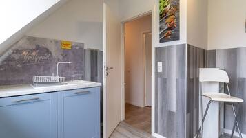 Apartment | Private kitchen | Electric kettle, toaster