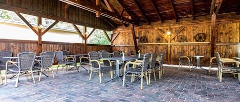 Apartment | Outdoor dining