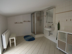 House | Bathroom - Ferienhaus in Petersdorf mit Schonem Garten (Fuenfseen)
