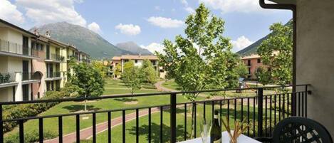 Apartment | Outdoor dining