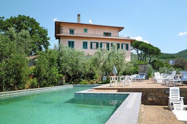 Apartment | Pool - Villa in Tuscany With Vineyard Views (Lamporecchio)
