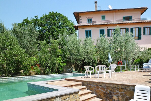 Apartment | Pool | Outdoor pool - Villa in Tuscany With Vineyard Views (Lamporecchio)