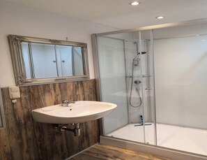 Apartment | Bathroom - Apartment in Chiemgau Near Chiemsee Lake (Siegsdorf)