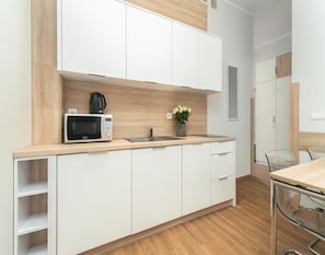 Appartement | Cuisine privée | Bouilloire électrique, chaise haute