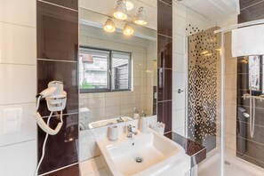 Bathroom - Comfortable Holiday Homes Close to the Beach (Kołobrzeg)