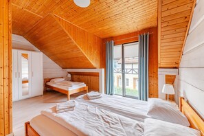 منزل | 2 عدّة غرف نوم وطراز فريد لكل وحدة ومكواة/لوح كي وملاءات أسرّة