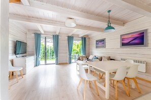 House | Dining - Comfortable Holiday Homes Close to the Beach (Kołobrzeg)