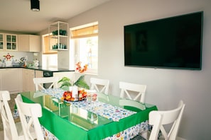 House | Dining - Holiday Home With Private Sauna, Jacuzzi and Pool (Koscierzyna)