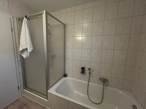House | Bathroom | Towels - Ferienhaus Marlina Glueckstreffer in Busum Nahe (Büsum)