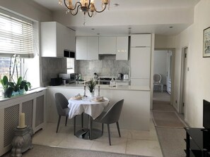 Apartment | Dining - Londoncity / Freep / 1DB / En-suite/ Wifi (London)