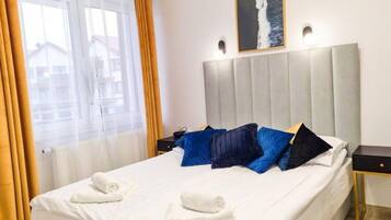 Apartment | 2 bedrooms, individually furnished, iron/ironing board, bed sheets