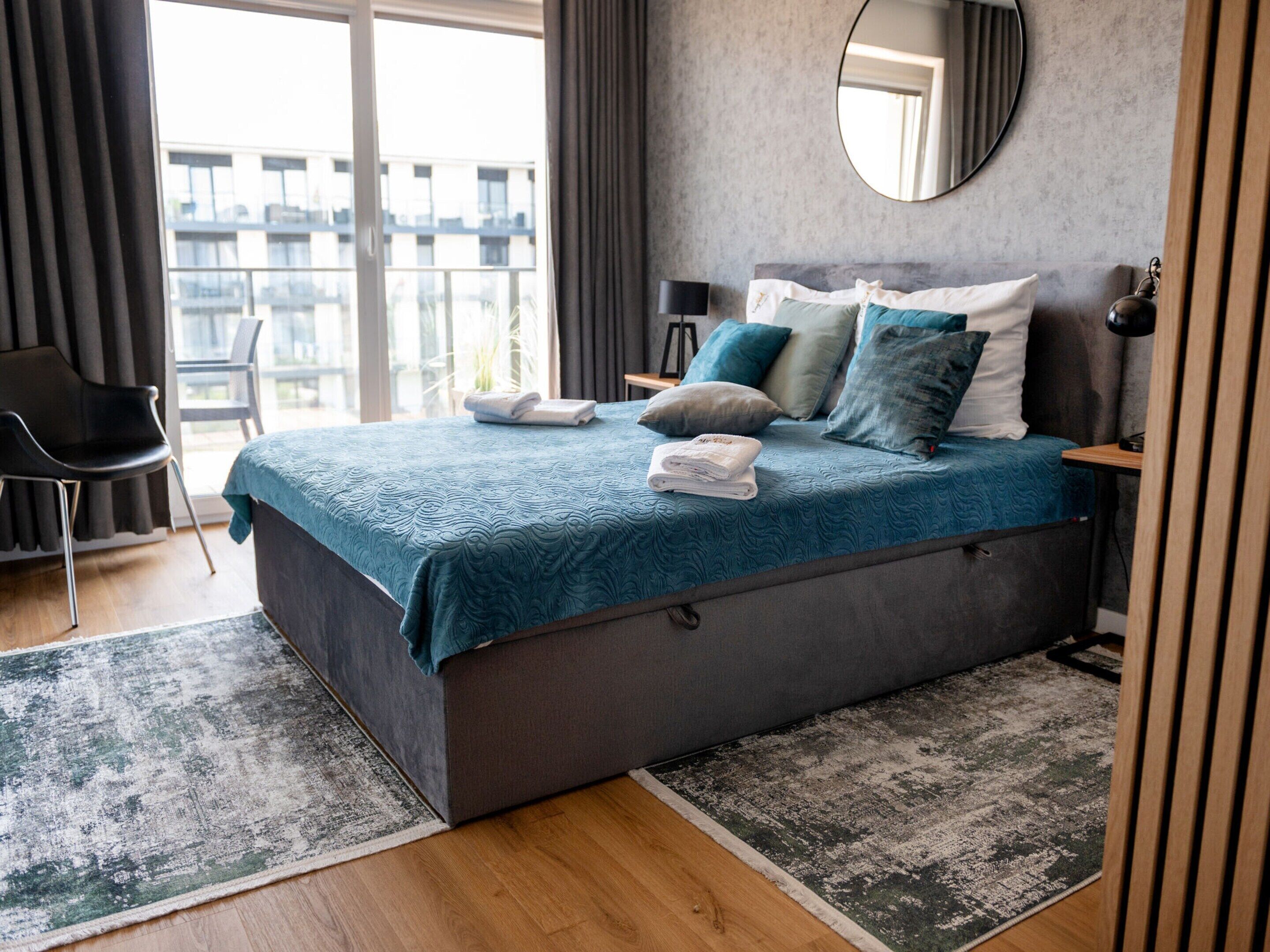 1 bedroom, individually furnished