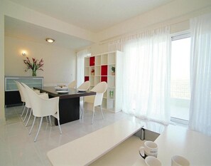Villa | Dining