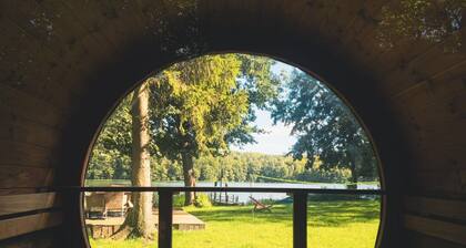 Holiday Home Right on the Lake, Sauna, Jacuzzi