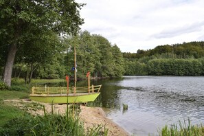 Hus | Utsikt mot vann