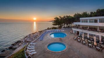 Apartment | Pool | Outdoor pool
