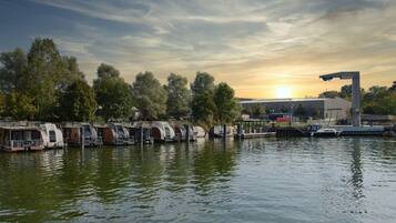 Mobil Karavan | Pemandangan dari properti