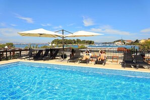 Pool - Apartment on Ugljan Island by Sandy Beach (Preko)