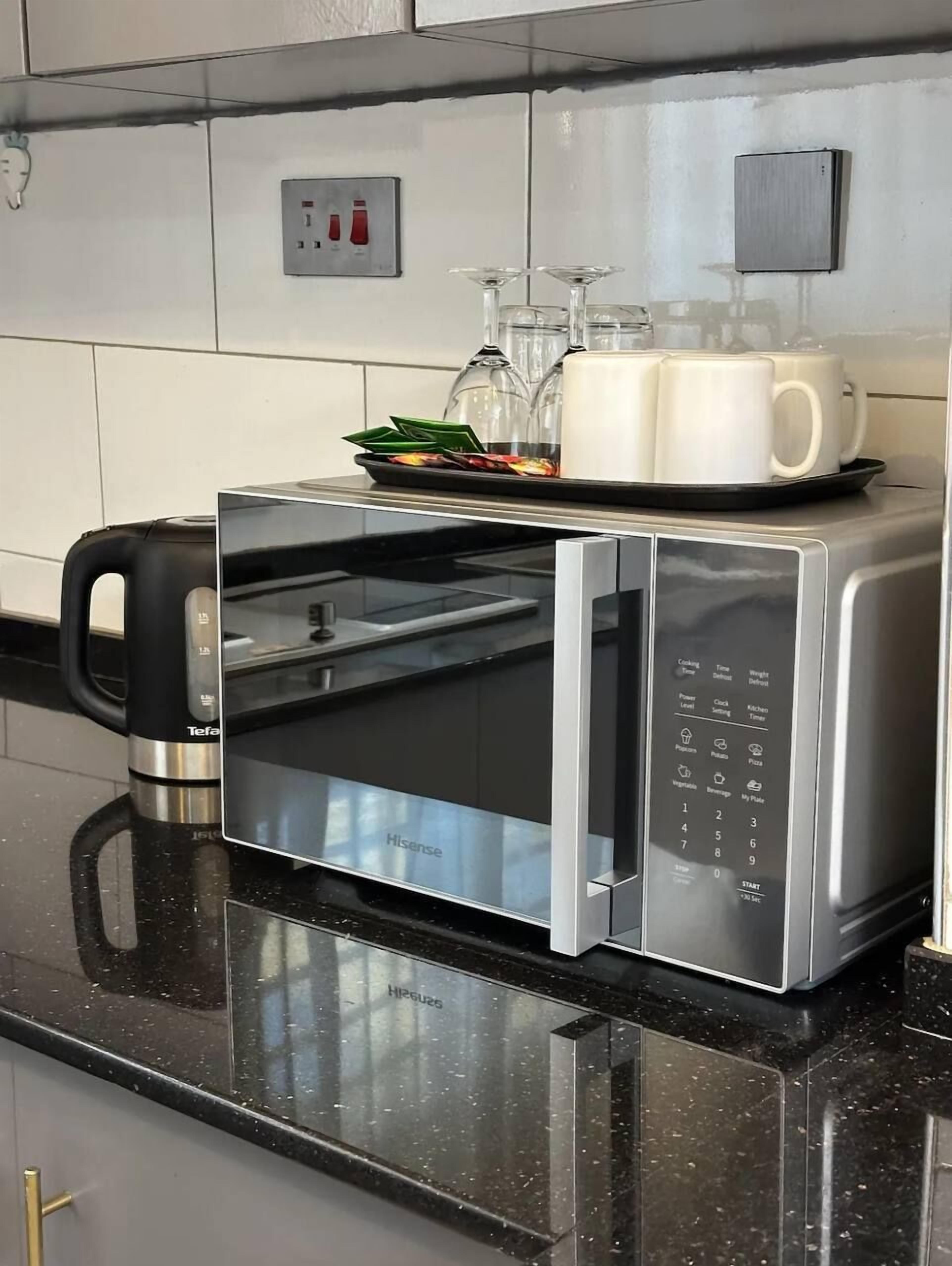 Luxury Apartment, Balcony, City View | Private kitchen | Microwave, oven, stovetop, electric kettle
