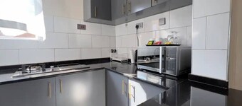 LivLuxe Apartments 7