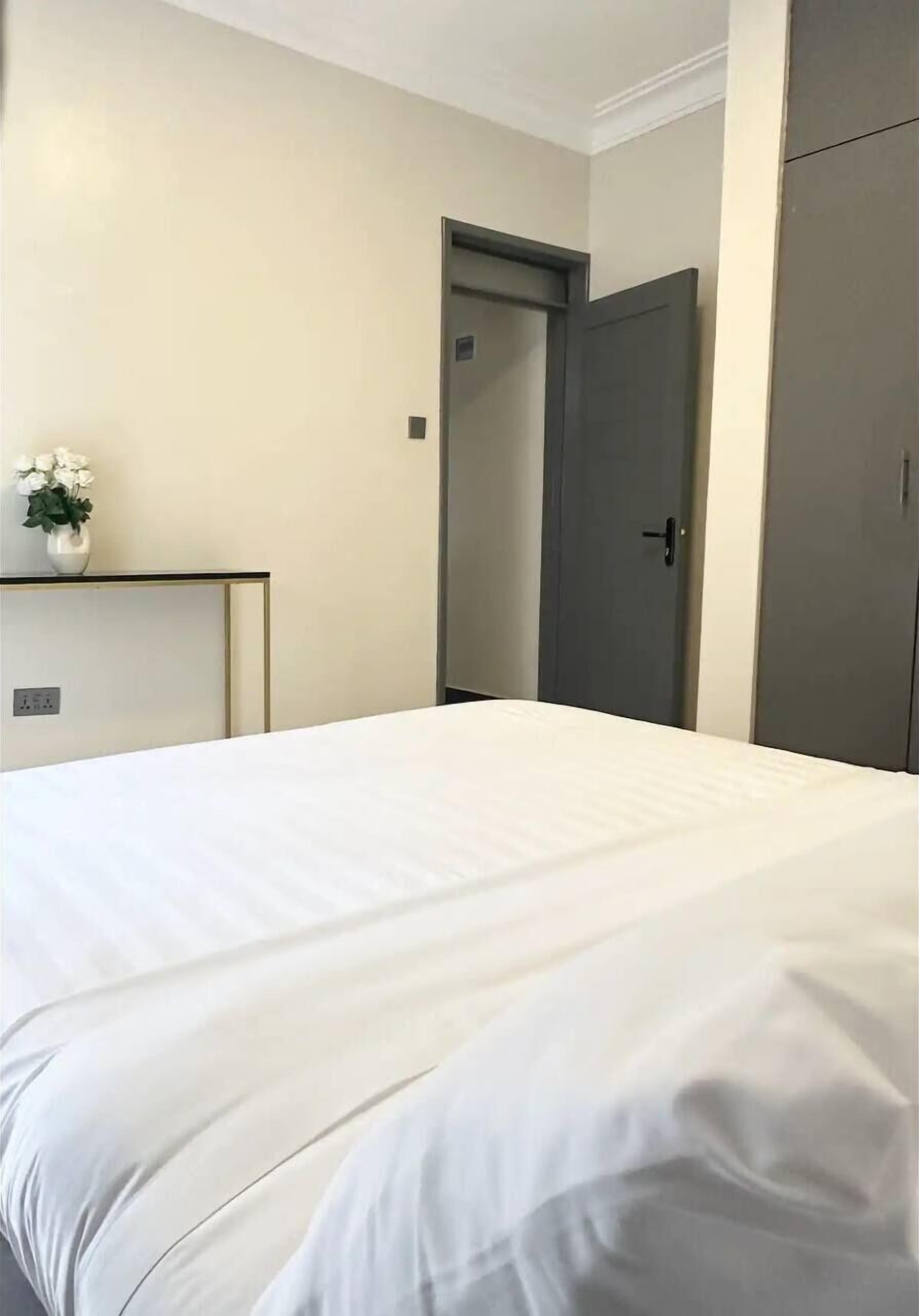 Departamento de lujo, balcón, vista a la ciudad | 1 habitación, escritorio y espacio para trabajar con laptop 