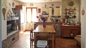 House | Dining - Holiday Home Dei Pavoni, Montemaggiore With Private Pool (Colli al Metauro)