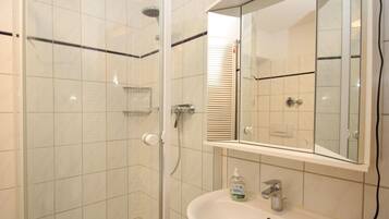 Apartment | Badezimmer