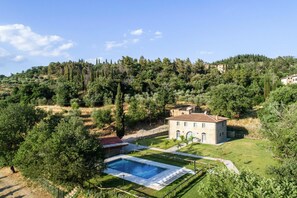 Villa | Alberca | Alberca techada y alberca al aire libre