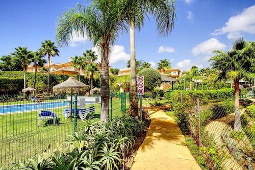 House | Pool