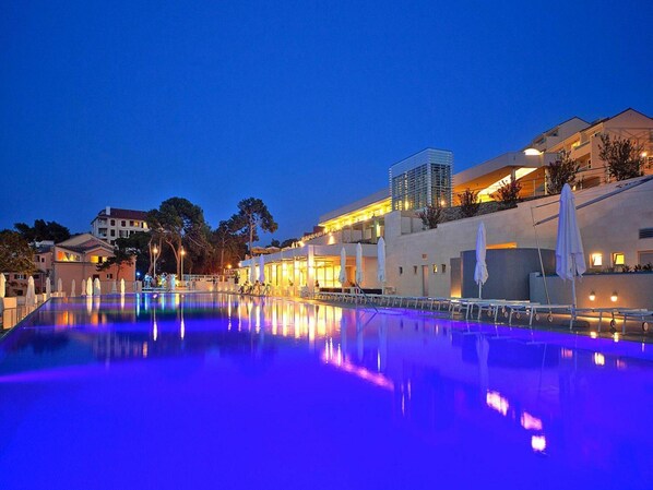 Apartment | Pool | Outdoor pool