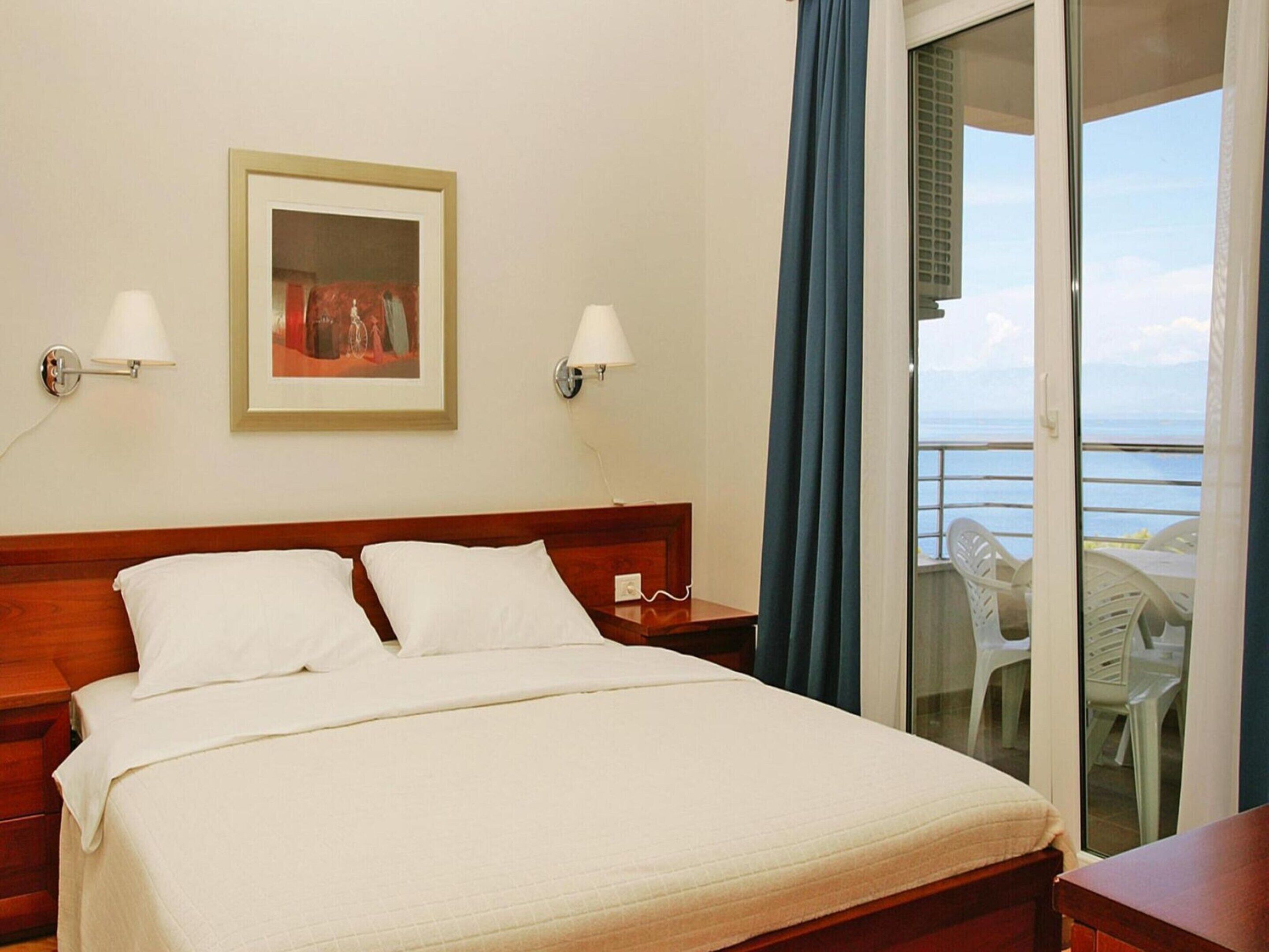 Apartment | 1 bedroom, individually furnished