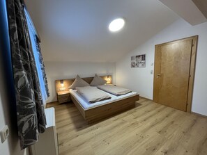 Departamento | 2 habitaciones, muebles diferentes y ropa de cama