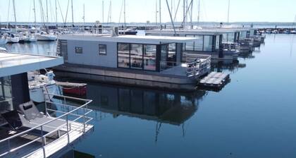 Hausboot in Boltenhagen