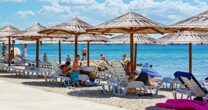 Villas Resort in Vir With Pool