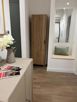 Shower, hair dryer, bidet, towels - Essence Apartment (Napoli)