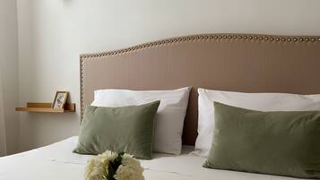 1 Schlafzimmer, Schreibtisch, Bügeleisen/Bügelbrett, Reisekinderbett