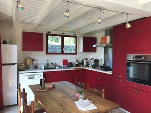 Fridge, oven, dishwasher, coffee/tea maker