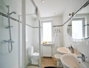 Apartment | Bathroom