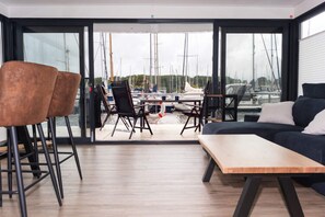 ラグジュアリー モバイルホーム | リビングルーム