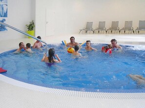 An indoor swimming pool with people playing with a ball. - Apartment for 4 People in Swinoujscie, 300m to the Beach (Swinoujscie)