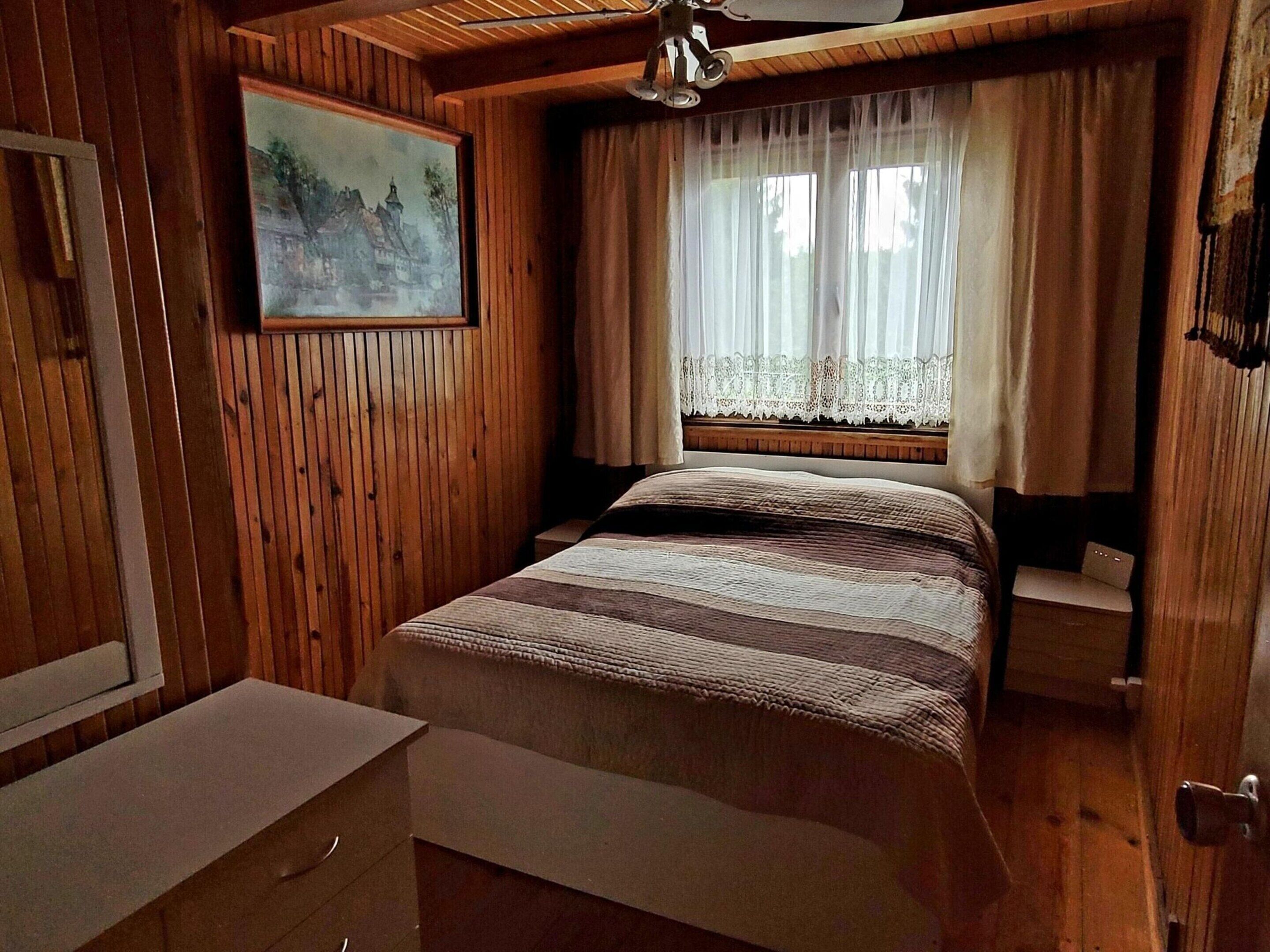 House | 3 bedrooms, individually furnished, bed sheets