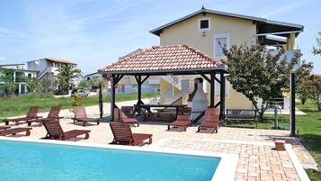 Apartment | Pool | Outdoor pool