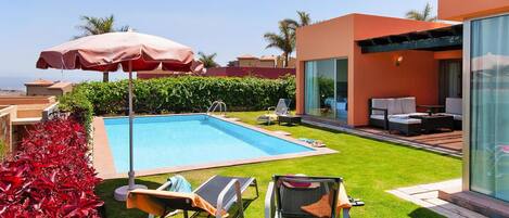 Apartamento | Piscina | Una piscina cubierta, una piscina al aire libre